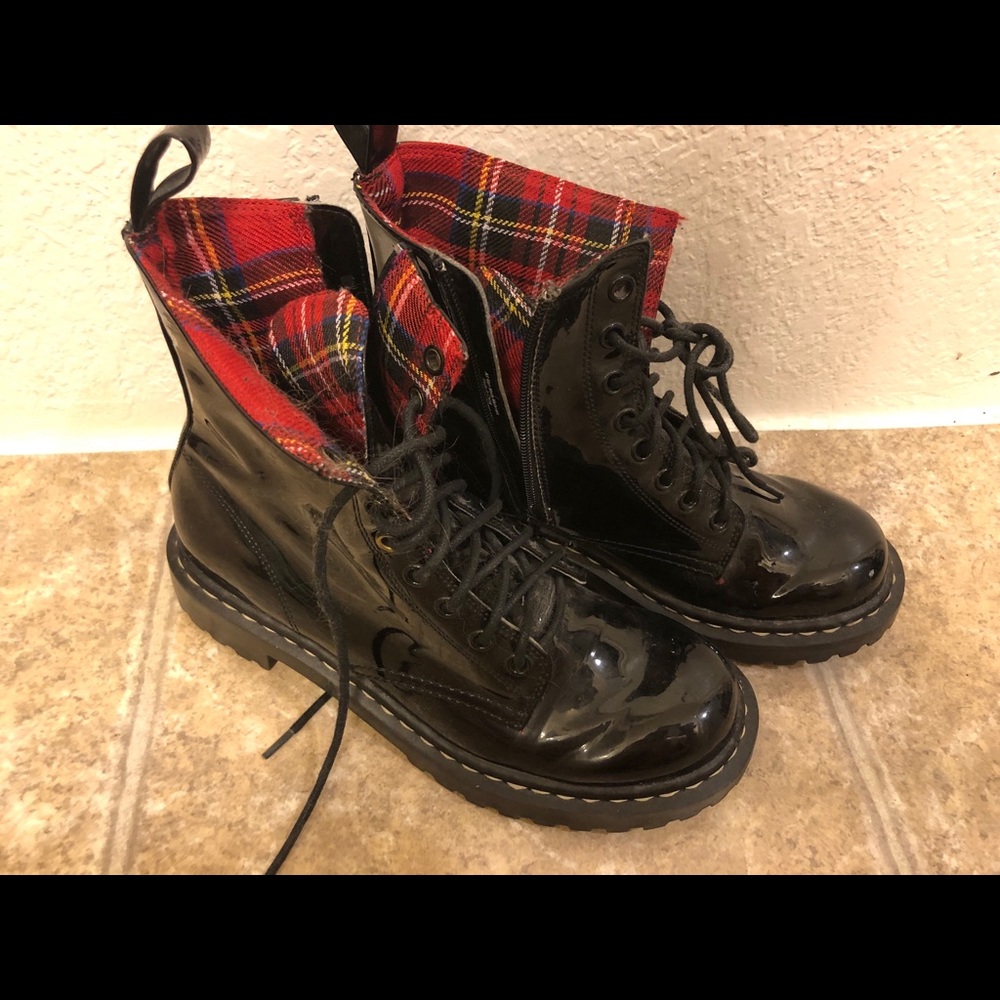 Combat boots
